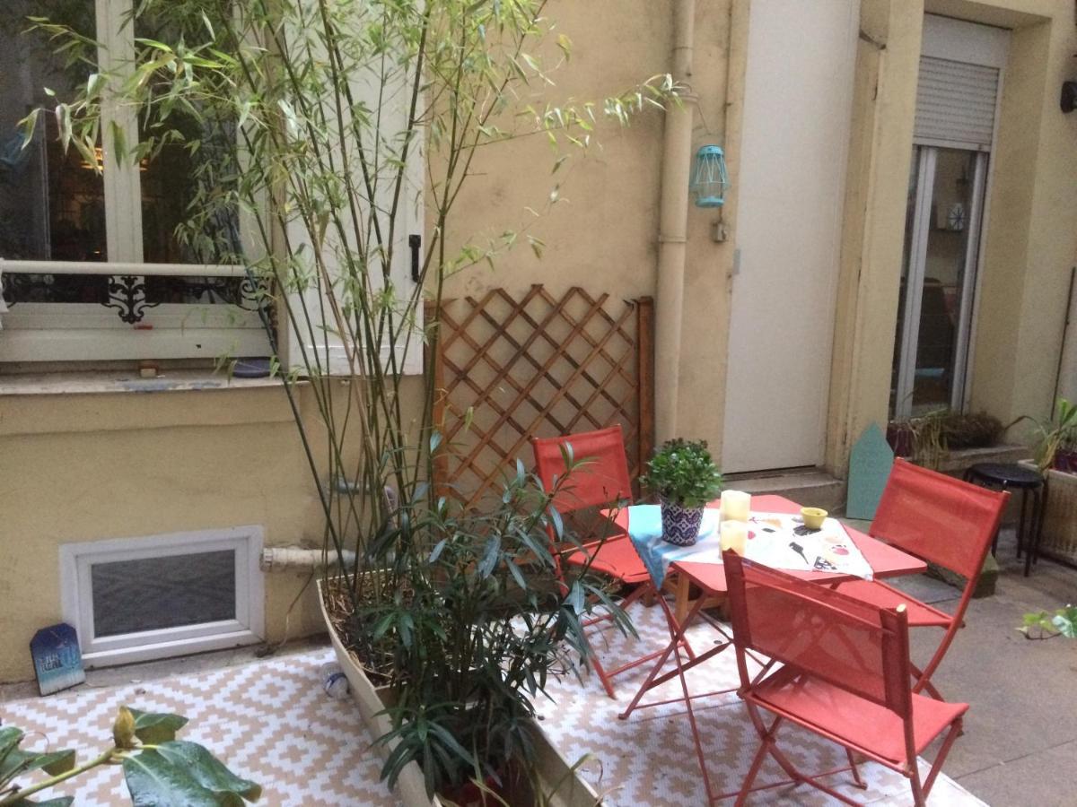 Studio "Maryline" Sejours Parisiens Abordables - Rez De Chaussee Sur Beau Patio Ombrage- Accessible Handcaps - Grand Canape-Lit Clic Clac 2 Places - Cuisine Equipee - Salle De Bains - 5 Minutes Du Metro Brochant Ligne 13,Bus 74 Et 31 Dış mekan fotoğraf