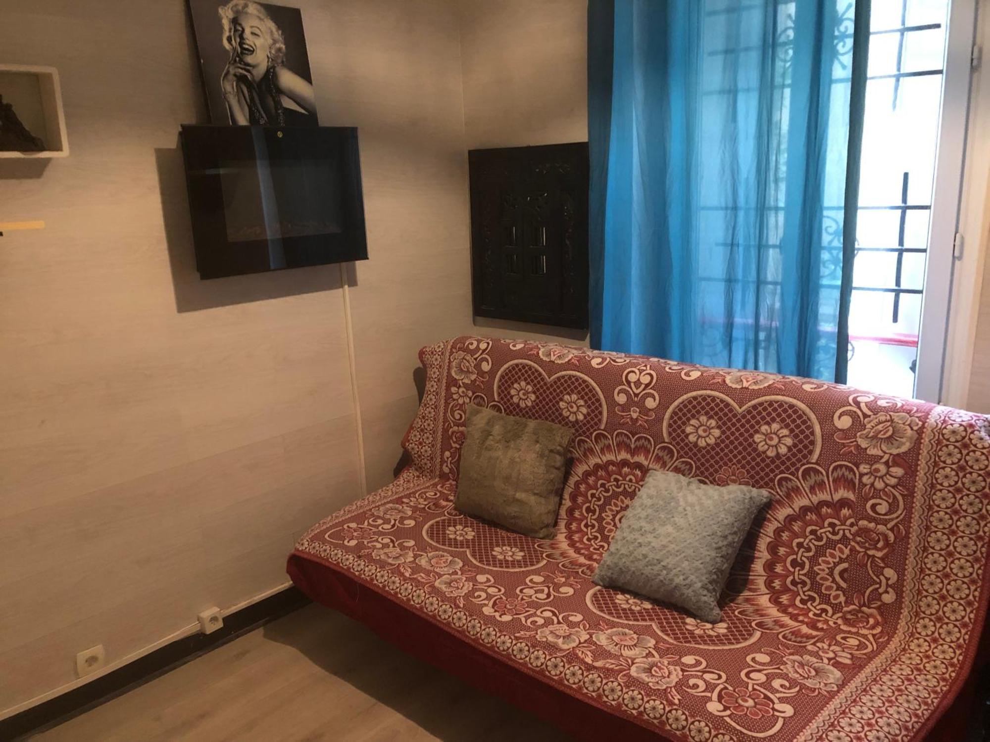 Studio "Maryline" Sejours Parisiens Abordables - Rez De Chaussee Sur Beau Patio Ombrage- Accessible Handcaps - Grand Canape-Lit Clic Clac 2 Places - Cuisine Equipee - Salle De Bains - 5 Minutes Du Metro Brochant Ligne 13,Bus 74 Et 31 Dış mekan fotoğraf
