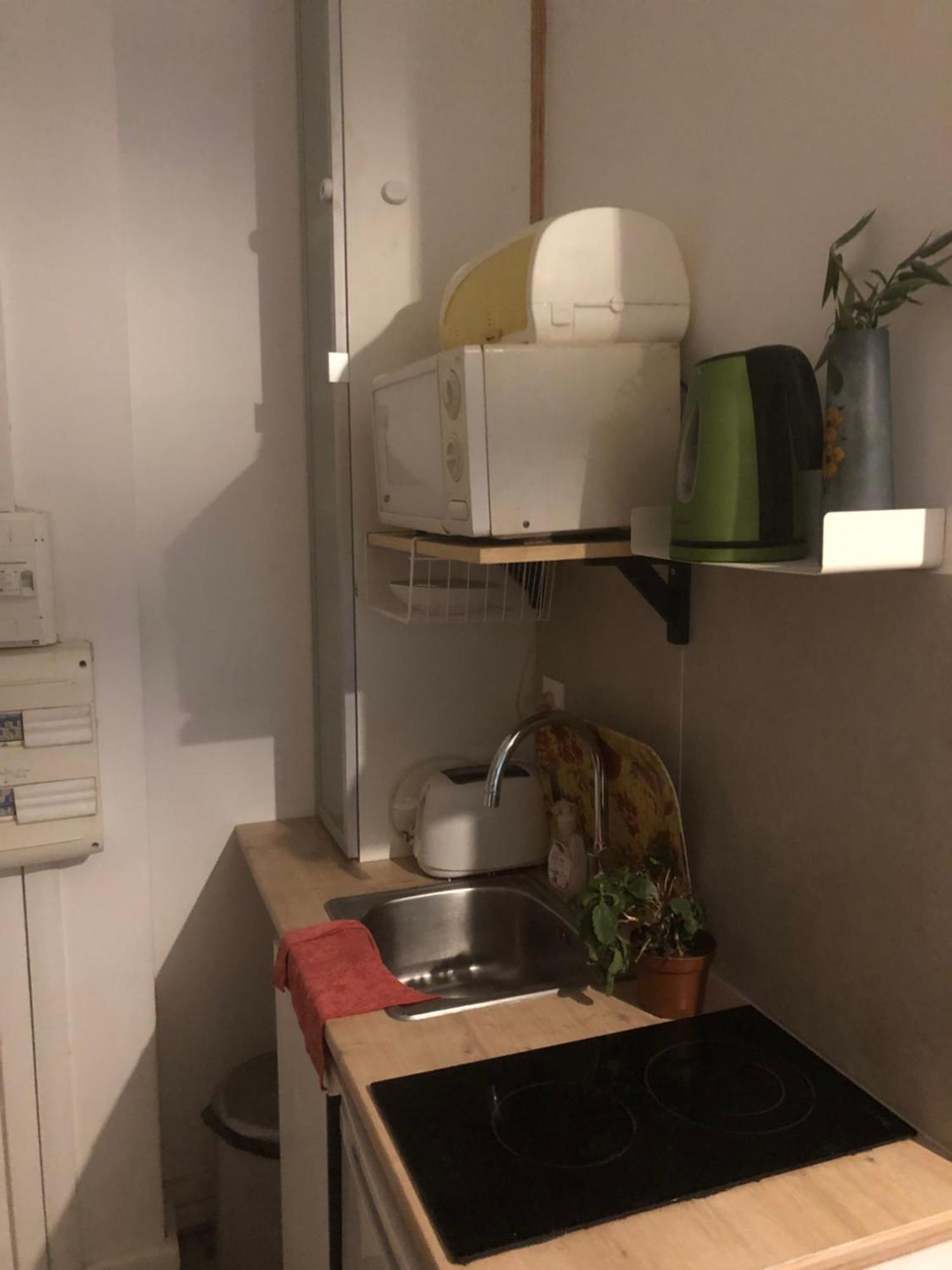 Studio "Maryline" Sejours Parisiens Abordables - Rez De Chaussee Sur Beau Patio Ombrage- Accessible Handcaps - Grand Canape-Lit Clic Clac 2 Places - Cuisine Equipee - Salle De Bains - 5 Minutes Du Metro Brochant Ligne 13,Bus 74 Et 31 Dış mekan fotoğraf
